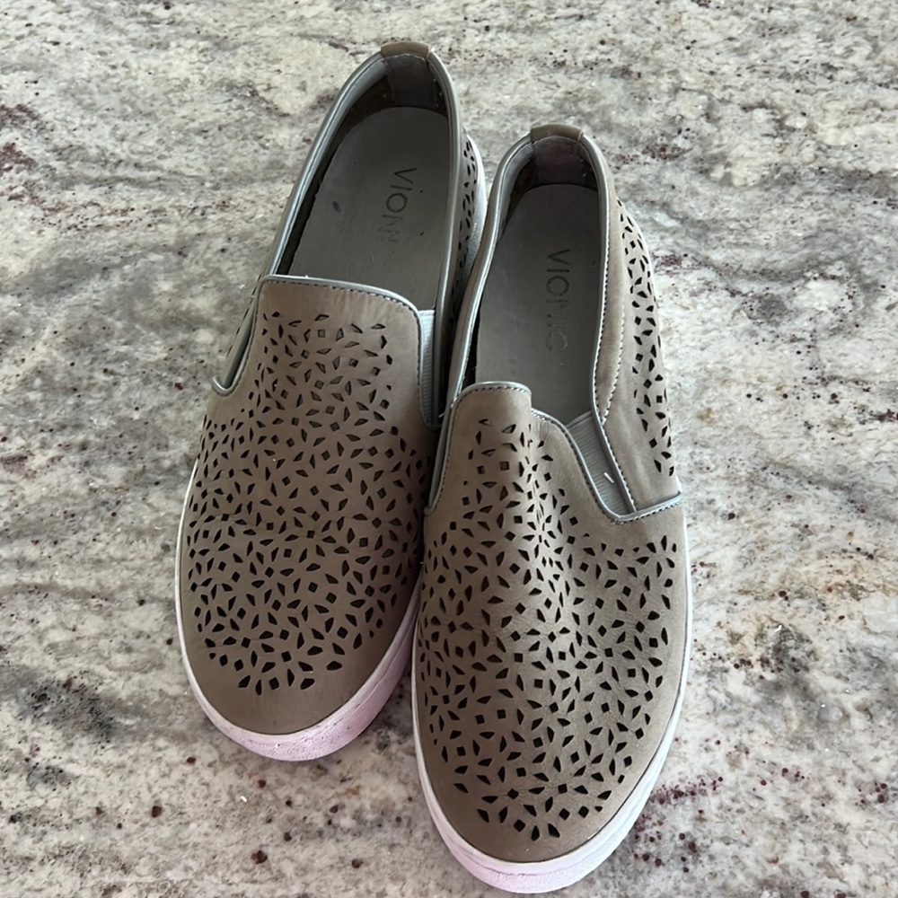 Vionic slip on shoes